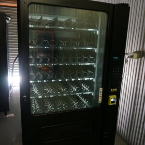 HIGH-CAPACITY SNACK VENDING MACHINE WITH CHILLER - Image 3