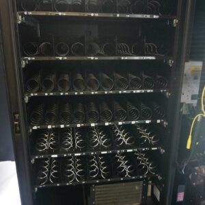 HIGH-CAPACITY SNACK VENDING MACHINE WITH CHILLER - Image 2