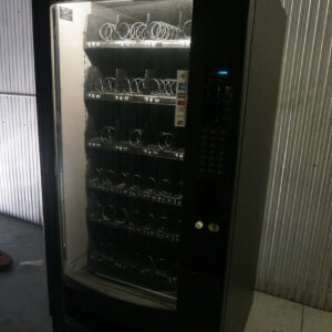 HIGH-CAPACITY SNACK VENDING MACHINE - Image 4